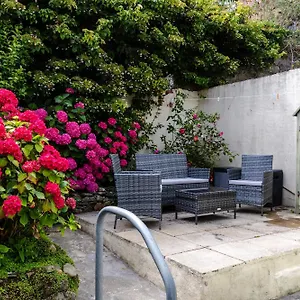 Haven, Steps To Sand, Trails & Shops, Highly Rated 2-bedroom House Minutes From Mumbles With A Patio Oystermouth
